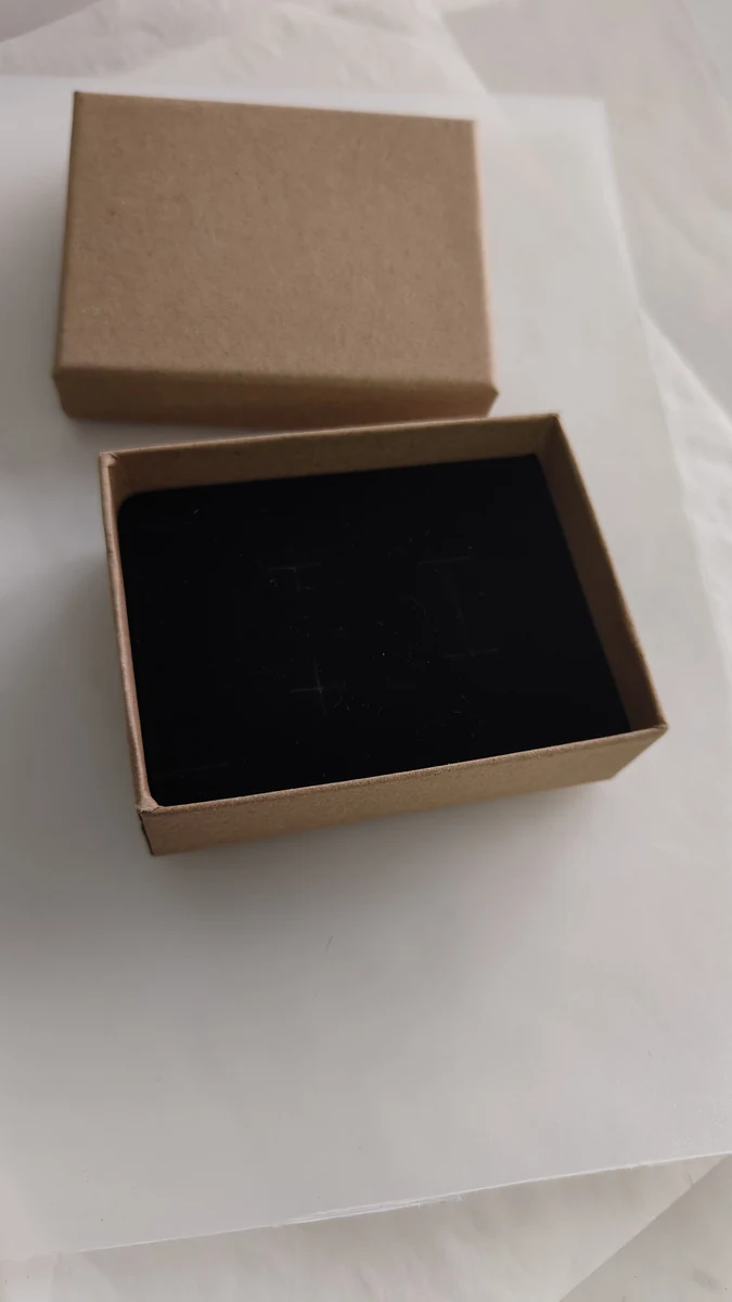Kraft gift-box packaging example